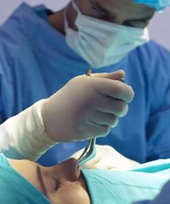 zougemaach Plastesch Chirurgie vun der Nues maachen