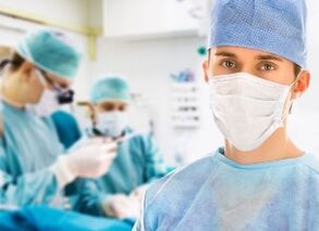 Plastesch Chirurg aus Israel deen rhinoplasty plangt a mécht
